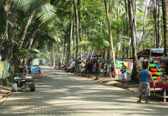 Slide-1-Dominical-beach-road