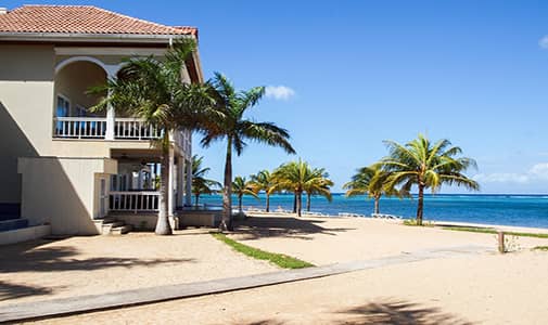 5 Best Caribbean Islands to Live On… and 2 to Avoid